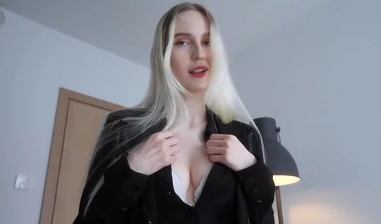 Худенькой блондинке достался самый яркий оргазм в ее жизни